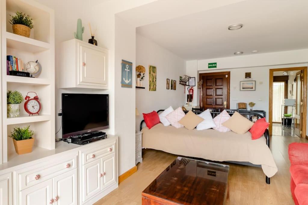 Casa De Las Flores - Apartamento Con Jardin Privado Frente A La Playa De Comillas Dış mekan fotoğraf