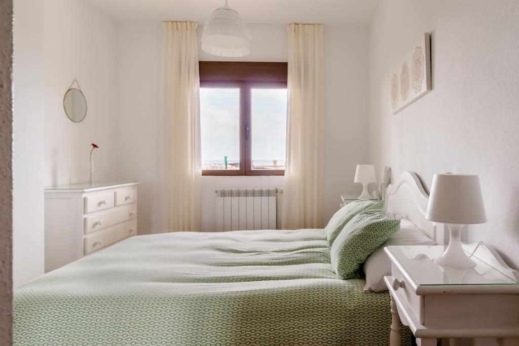 Casa De Las Flores - Apartamento Con Jardin Privado Frente A La Playa De Comillas Dış mekan fotoğraf