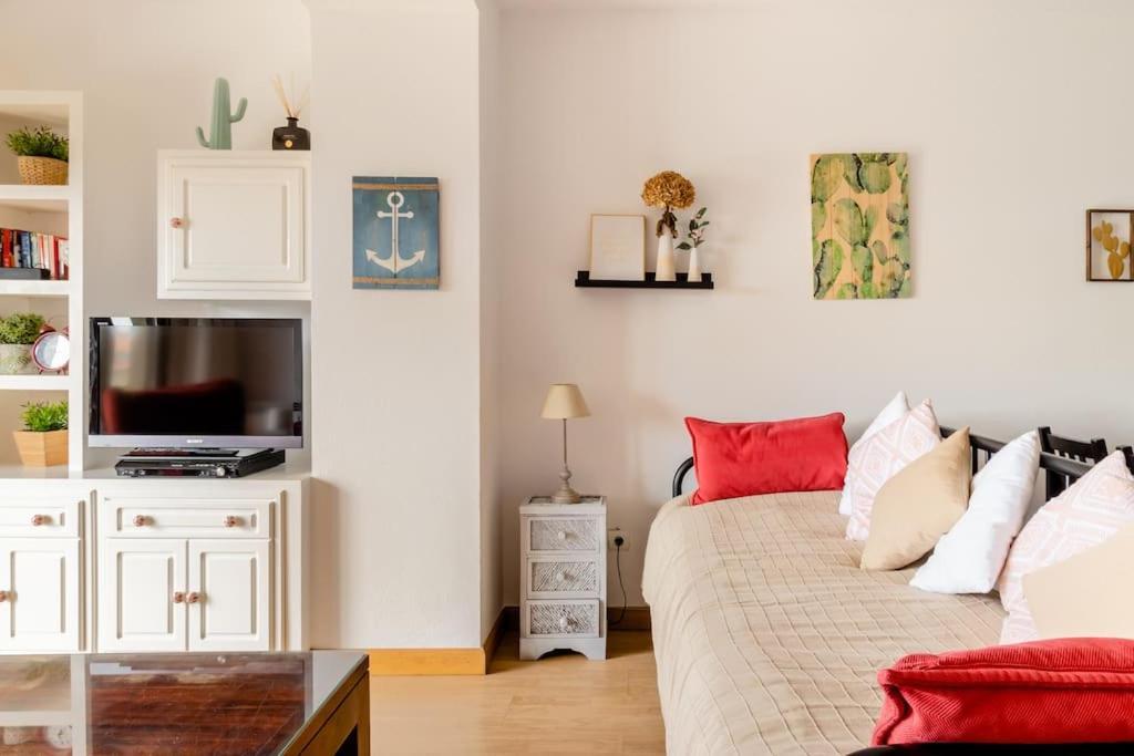 Casa De Las Flores - Apartamento Con Jardin Privado Frente A La Playa De Comillas Dış mekan fotoğraf