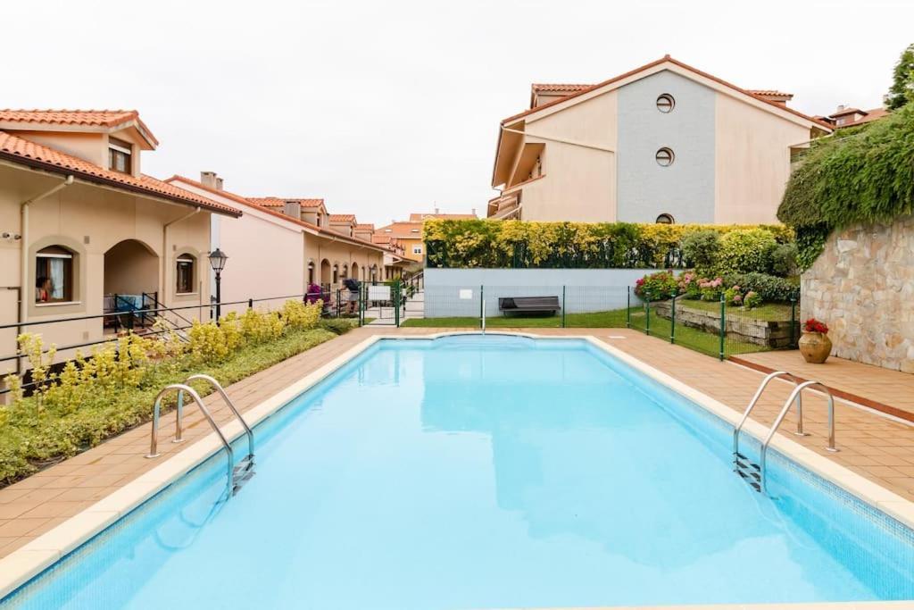 Casa De Las Flores - Apartamento Con Jardin Privado Frente A La Playa De Comillas Dış mekan fotoğraf