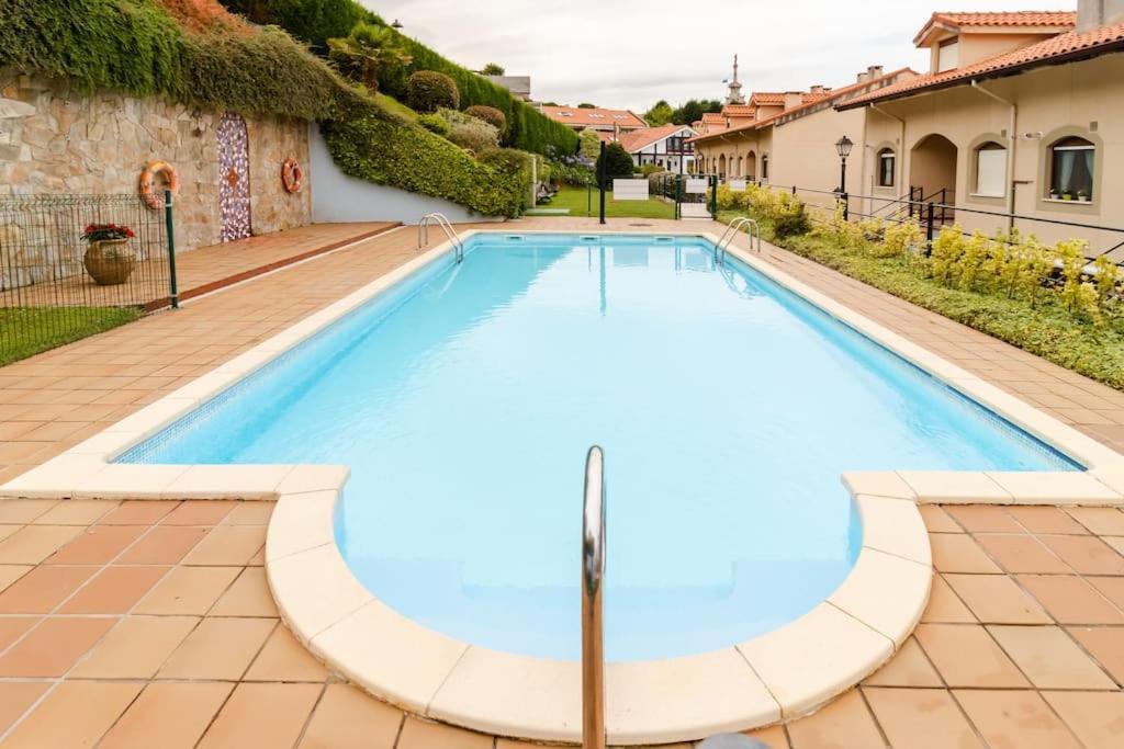 Casa De Las Flores - Apartamento Con Jardin Privado Frente A La Playa De Comillas Dış mekan fotoğraf
