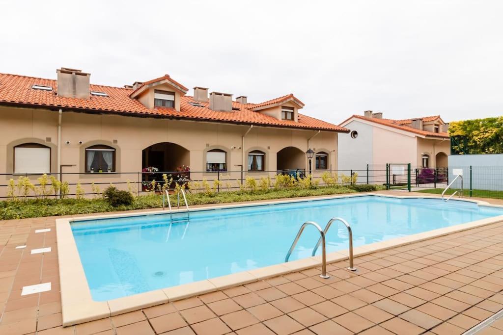 Casa De Las Flores - Apartamento Con Jardin Privado Frente A La Playa De Comillas Dış mekan fotoğraf
