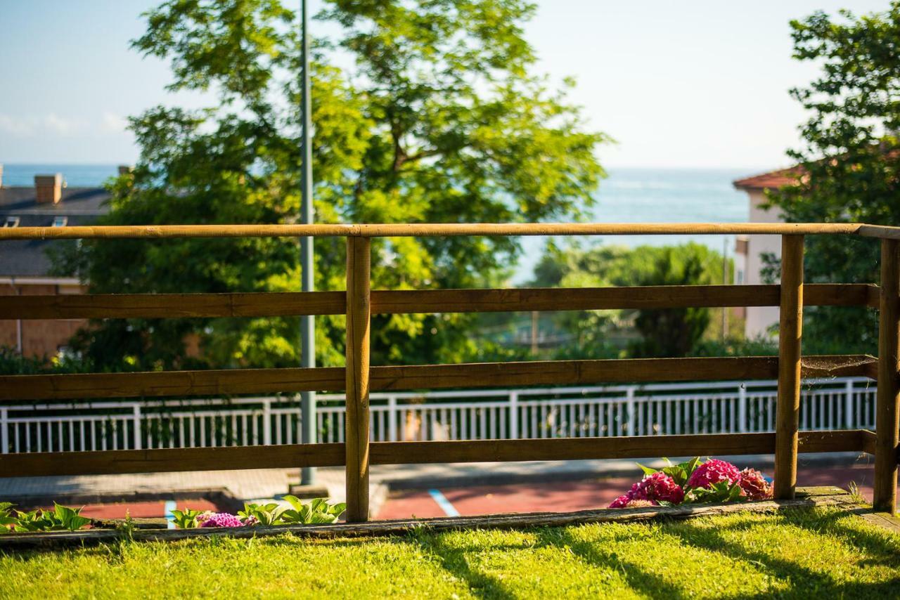 Casa De Las Flores - Apartamento Con Jardin Privado Frente A La Playa De Comillas Dış mekan fotoğraf