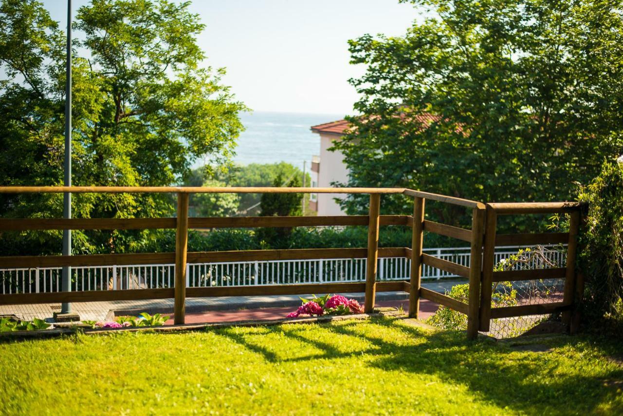 Casa De Las Flores - Apartamento Con Jardin Privado Frente A La Playa De Comillas Dış mekan fotoğraf